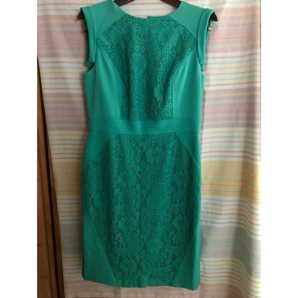 Figure hugging Roland Mouret inspired lace dress